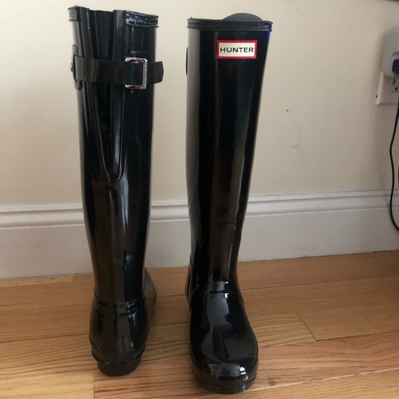 Hunter Shoes - Size 8 Glossy Black Hunter  Rainboots & Backpack